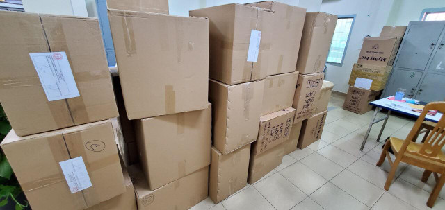 Người ngoại quốc buôn lậu lượng lớn khẩu trang ở Sài Gòn Nguoi ngoai quoc buon lau luong lon khau trang o Sai Gon