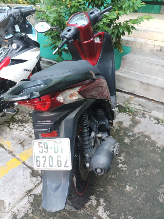 Kẻ trộm xe SH đâm 2 chú cháu bị thương ở Sài Gòn khai gì? - Hình 3 Ke trom xe SH dam 2 chu chau bi thuong o Sai Gon khai gi?-Hinh-3
