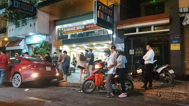 Hai nhóm giang hồ Sài Gòn hỗn chiến ở quán karaoke Dubai Hai nhom giang ho Sai Gon hon chien o quan karaoke Dubai