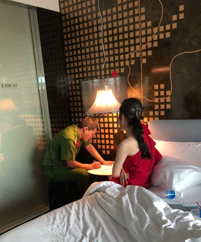 Hotboy đường dây bán dâm chục ngàn USD lừa đại gia bằng những cô gái giống diễn viên - Hình 2 Hotboy duong day ban dam chuc ngan USD lua dai gia bang nhung co gai giong dien vien-Hinh-2