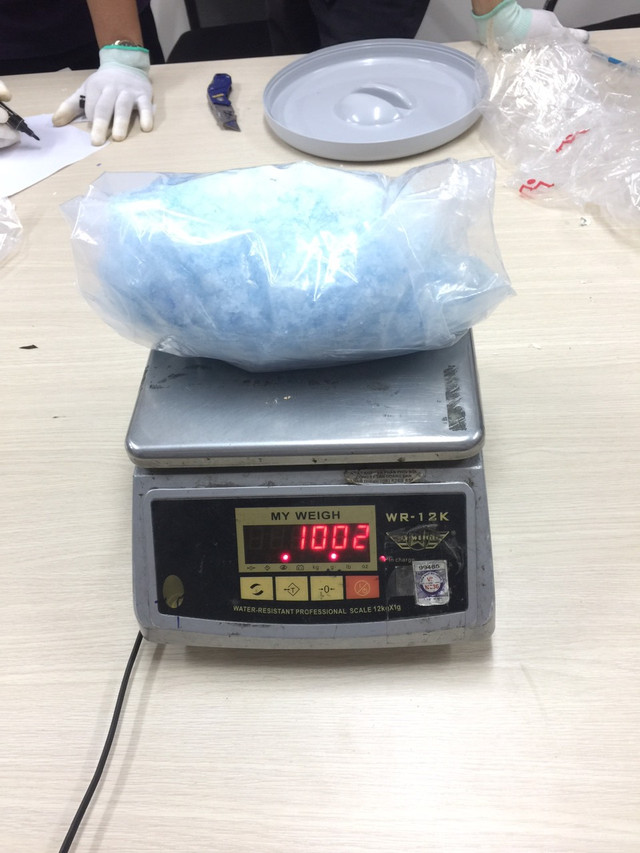 Hơn 9 kg ma tuý trong bưu kiện kẹo, túi treo trị giá hơn 20 tỷ đồng từ châu Âu về TPHCM - Hình 2 Hon 9 kg ma tuy trong buu kien keo, tui treo tri gia hon 20 ty dong tu chau Au ve TPHCM-Hinh-2