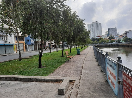 Tụ tập câu cá trên kênh Nhiêu Lộc mùa COVID-19, nhiều người bị phạt Tu tap cau ca tren kenh Nhieu Loc mua COVID-19, nhieu nguoi bi phat