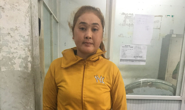 Bộ đôi dùng vàng giả vào tiệm vàng cầm cố hàng trăm triệu đồng Bo doi dung vang gia vao tiem vang cam co hang tram trieu dong