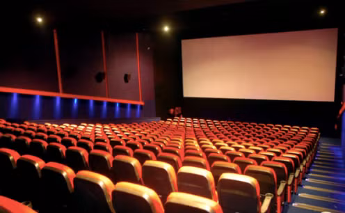 TPHCM tam dung hoat dong massage, xong hoi, rap chieu phim, san khau ca nhac kich, game