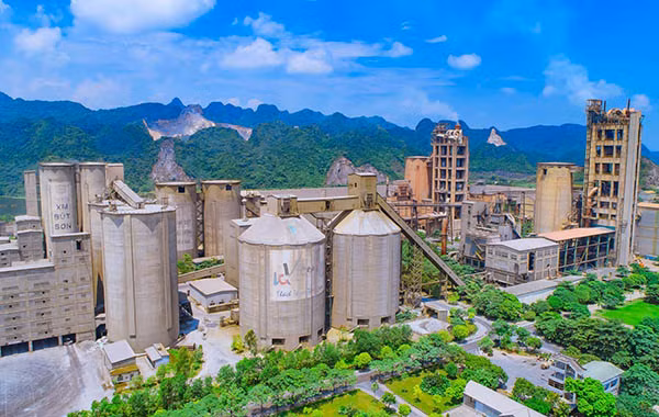 Xi mang Vicem But Son noi gi khi bao lo quy thu 3 lien tiep?