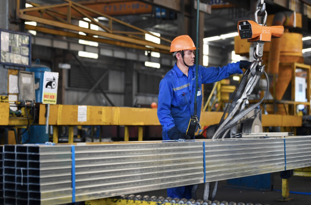 Chung khoan ngay 8/8: Nen lam gi voi HPG, BSR va STB?