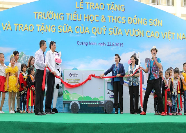 Trẻ em Quảng Ninh đón trường mới từ Chủ tịch Quốc hội và 71 ngàn ly sữa ngon - Hình 4 Tre em Quang Ninh don truong moi tu Chu tich Quoc hoi va 71 ngan ly sua ngon-Hinh-4
