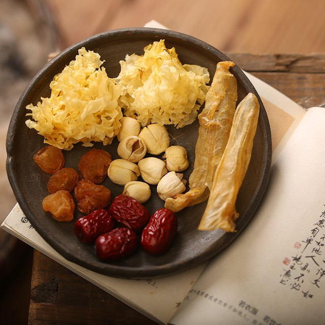 Mặc dù giá của cá Lạc trên thị trường đắt đỏ, đặc biệt là bong bóng cá, nhưng nguồn cung có hạn, làm tăng giá trị của sản phẩm này. Các địa phương nơi cá Lạc phân bố có thể tận dụng việc sản xuất bong bóng cá để gia tăng thu nhập cho người dân.