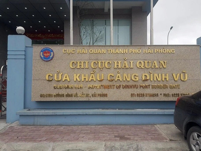 Vì sao một cán bộ hải quan ở Hải Phòng bị khởi tố? Vi sao mot can bo hai quan o Hai Phong bi khoi to?