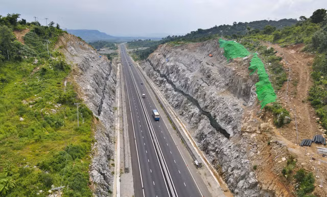 Nhung hiem nguy rinh rap tren tuyen cao toc Dau Giay - Phan Thiet-Hinh-10