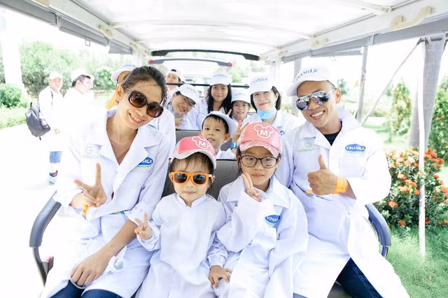 Vinamilk tổ chức cho con em nhân viên thăm Resort bò sữa - Hình 5 Vinamilk to chuc cho con em nhan vien tham Resort bo sua-Hinh-5