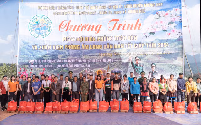 KienlongBank trao tang hon 8.000 phan qua cho ba con don Tet Giap Thin 2024-Hinh-5