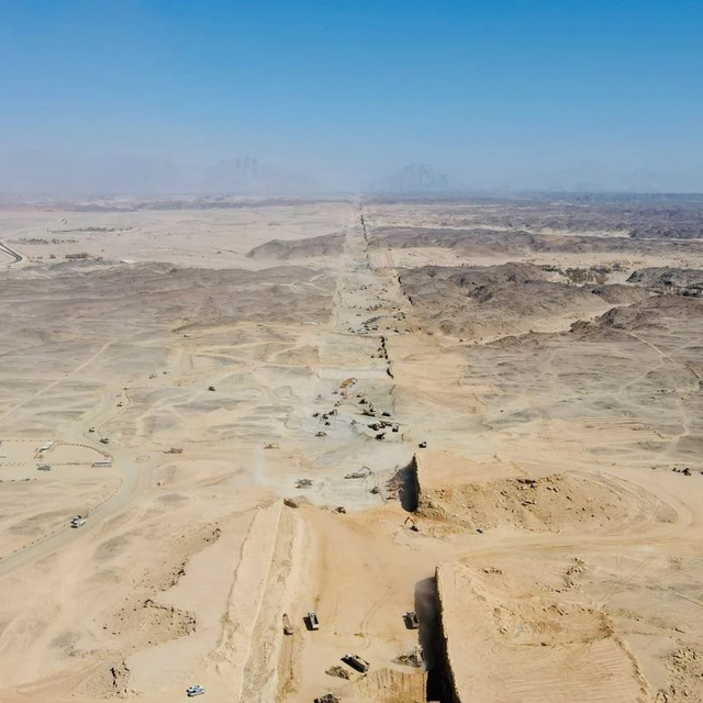 Toàn cảnh đại công trường xây dựng siêu thành phố giữa sa mạc của của Arab Saudi Toan canh dai cong truong xay dung sieu thanh pho giua sa mac cua cua Arab Saudi
