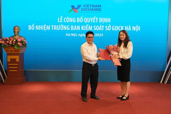 Chân dung Tổng giám đốc và Trưởng Ban kiểm soát Sở GDCK Hà Nội - Hình 2 Chan dung Tong giam doc va Truong Ban kiem soat So GDCK Ha Noi-Hinh-2