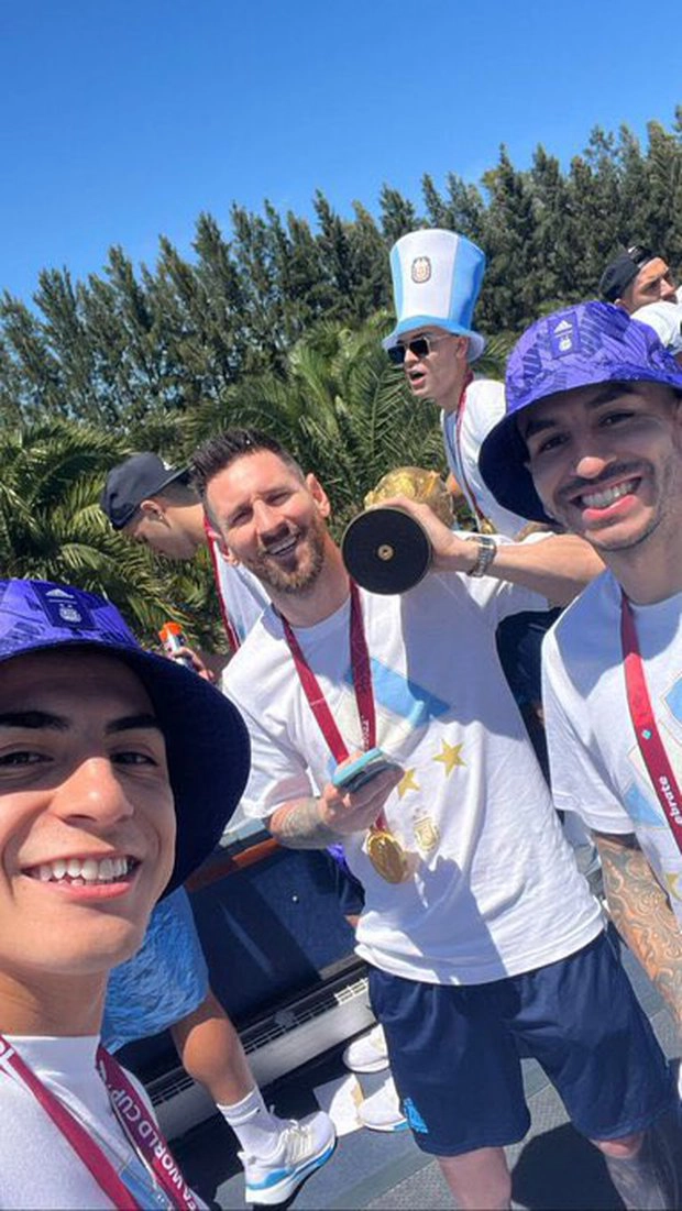 Khám phá bí mật thú vị dưới đáy cúp vàng World Cup - Hình 2 Kham pha bi mat thu vi duoi day cup vang World Cup-Hinh-2