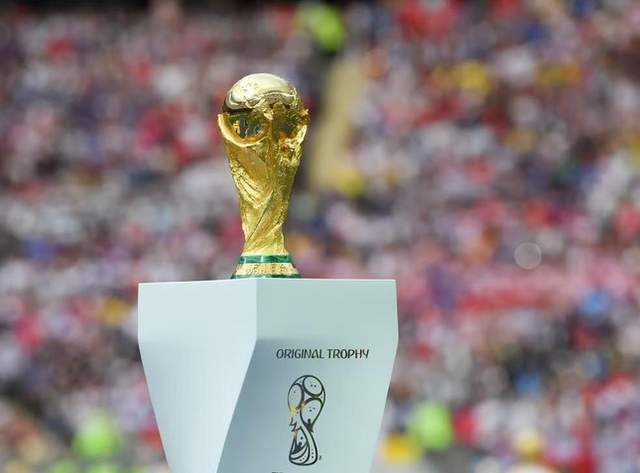 Khám phá bí mật thú vị dưới đáy cúp vàng World Cup - Hình 6 Kham pha bi mat thu vi duoi day cup vang World Cup-Hinh-6