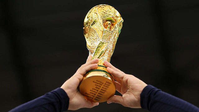 Khám phá bí mật thú vị dưới đáy cúp vàng World Cup - Hình 11 Kham pha bi mat thu vi duoi day cup vang World Cup-Hinh-11