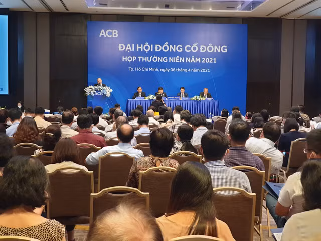 Co dong ACB thong qua ke hoach lai 8.482 ty, se bom them von vao ACBS