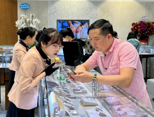 PNJ báo lãi 7 tháng ở mức 1.171 tỷ đồng, đạt 60% kế hoạch năm PNJ bao lai 7 thang o muc 1.171 ty dong, dat 60% ke hoach nam