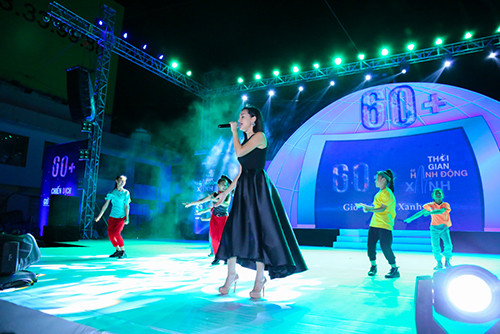 Dàn sao trẻ “đốt cháy” sân khấu Giờ Trái Đất Xanh 2015 - Hình 4 Dan sao tre “dot chay” san khau Gio Trai Dat Xanh 2015-Hinh-4