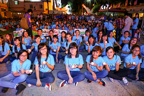 Dàn sao trẻ “đốt cháy” sân khấu Giờ Trái Đất Xanh 2015 Dan sao tre “dot chay” san khau Gio Trai Dat Xanh 2015