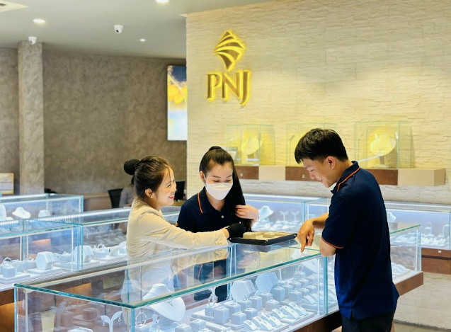 Ngành bán lẻ gặp khó, lợi nhuận 9 tháng của PNJ vẫn đạt 1.340 tỷ đồng Nganh ban le gap kho, loi nhuan 9 thang cua PNJ van dat 1.340 ty dong