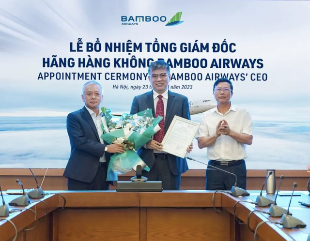 Chan dung ong Luong Hoai Nam ngoi 'ghe nong' Bamboo Airways