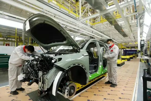 Ấn tượng công nghệ sản xuất ô tô ở Trung Quốc sắp về Việt Nam - Hình 6 An tuong cong nghe san xuat o to o Trung Quoc sap ve Viet Nam-Hinh-6