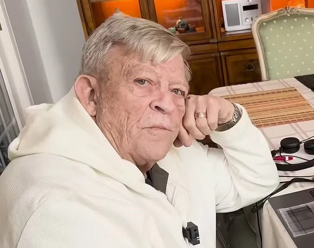 Nóng: Cựu điệp viên CIA tung bằng chứng sự sống trên sao Hỏa - Hình 2 Nong: Cuu diep vien CIA tung bang chung su song tren sao Hoa-Hinh-2