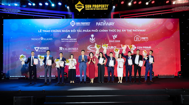 Tung bung le ra quan The Pathway, kich hoat “bom tan” dau tu mua he tai Sam Son-Hinh-3