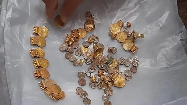 Kho bau toan la vang o don dien cao su