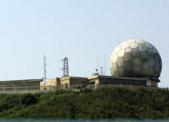 'Soi' đồ bảo hộ ấn tượng của dàn radar biển đảo Việt Nam - Hình 8 'Soi' do bao ho an tuong cua dan radar bien dao Viet Nam-Hinh-8