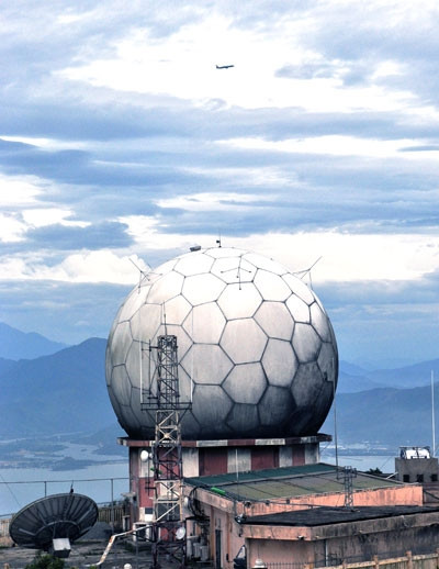 'Soi' đồ bảo hộ ấn tượng của dàn radar biển đảo Việt Nam - Hình 7 'Soi' do bao ho an tuong cua dan radar bien dao Viet Nam-Hinh-7