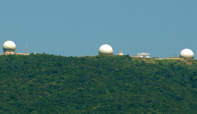 'Soi' đồ bảo hộ ấn tượng của dàn radar biển đảo Việt Nam - Hình 9 'Soi' do bao ho an tuong cua dan radar bien dao Viet Nam-Hinh-9