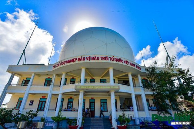 'Soi' đồ bảo hộ ấn tượng của dàn radar biển đảo Việt Nam - Hình 3 'Soi' do bao ho an tuong cua dan radar bien dao Viet Nam-Hinh-3