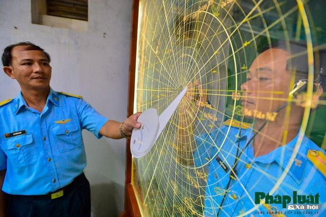 'Soi' đồ bảo hộ ấn tượng của dàn radar biển đảo Việt Nam - Hình 4 'Soi' do bao ho an tuong cua dan radar bien dao Viet Nam-Hinh-4