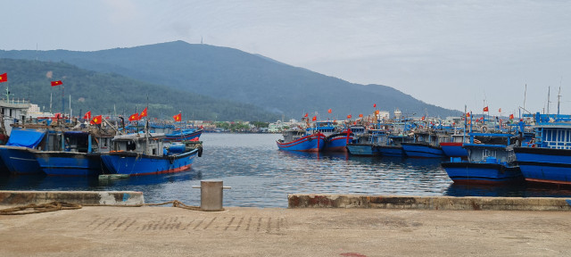 Toàn cảnh hoạt động của cảng cá lớn nhất miền Trung Toan canh hoat dong cua cang ca lon nhat mien Trung