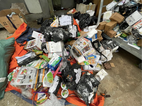 Bat qua tang kho hang lau cuc lon chuyen livestream tai Ha Noi