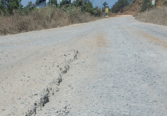 Mục sở thị con đường hơn trăm tỉ đang bị bỏ hoang - Hình 2 Muc so thi con duong hon tram ti dang bi bo hoang-Hinh-2