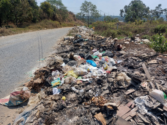Mục sở thị con đường hơn trăm tỉ đang bị bỏ hoang - Hình 6 Muc so thi con duong hon tram ti dang bi bo hoang-Hinh-6