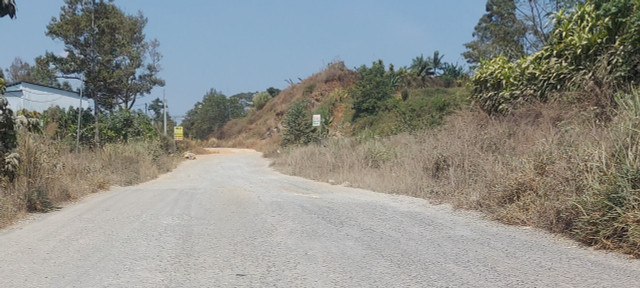 Mục sở thị con đường hơn trăm tỉ đang bị bỏ hoang - Hình 5 Muc so thi con duong hon tram ti dang bi bo hoang-Hinh-5