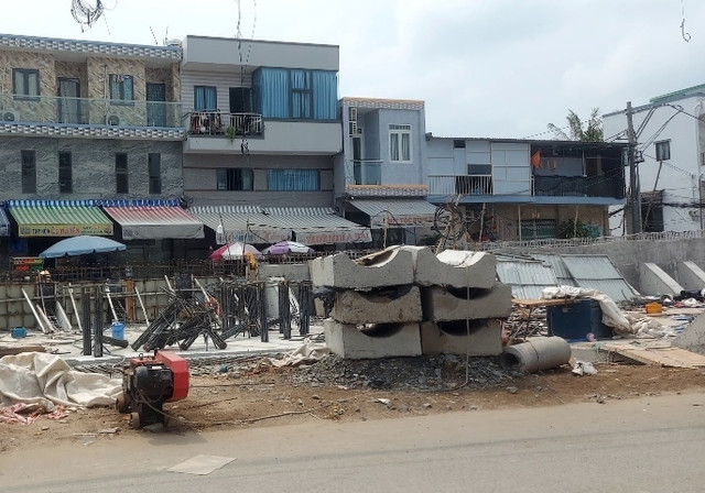 Nhà thầu nào đang thi công gói thầu đường dẫn cầu Long Kiểng? - Hình 5 Nha thau nao dang thi cong goi thau duong dan cau Long Kieng?-Hinh-5