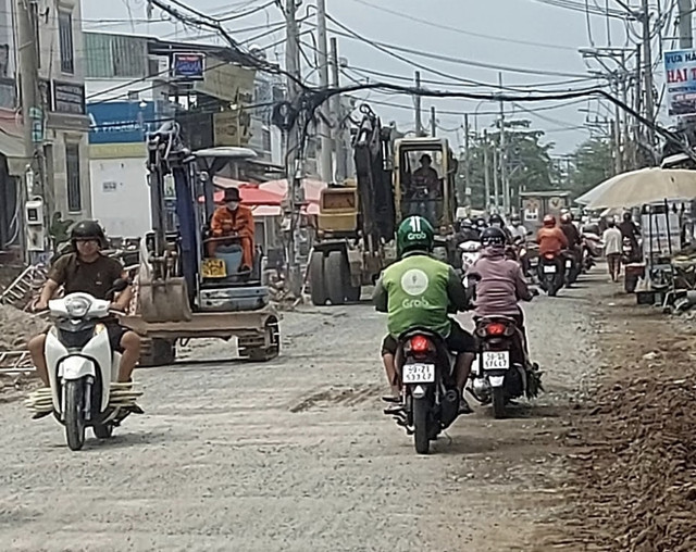 Nhà thầu nào đang thi công gói thầu đường dẫn cầu Long Kiểng? - Hình 2 Nha thau nao dang thi cong goi thau duong dan cau Long Kieng?-Hinh-2
