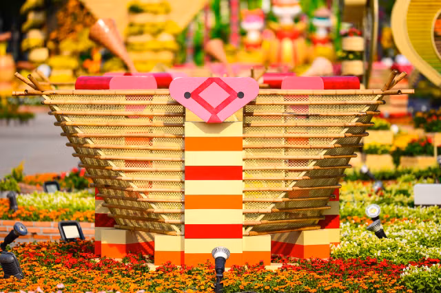 Can canh duong hoa Nguyen Hue chuan bi cho ngay khai mac-Hinh-4