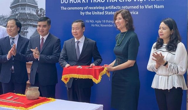 Khám phá 10 cổ vật vô giá vừa trở về Việt Nam - Hình 7 Kham pha 10 co vat vo gia vua tro ve Viet Nam-Hinh-7
