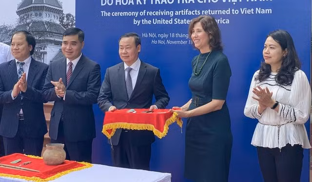 Kham pha 10 co vat vo gia vua tro ve Viet Nam-Hinh-7