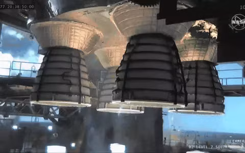 Phi hanh gia se bay quanh mat trang tren tau Orion cua NASA-Hinh-10