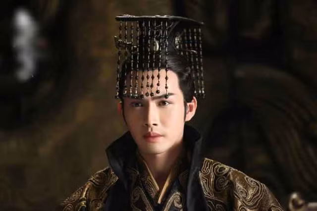 Ly do mu Binh Thien cua Tan Thuy Hoang co 12 chuoi ngoc?-Hinh-2