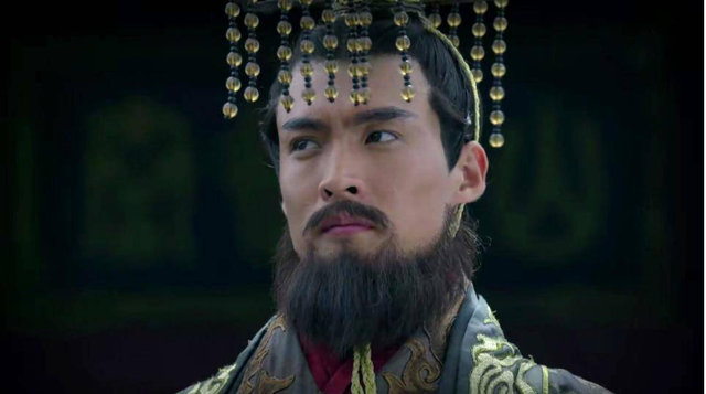 Lý do mũ Bình Thiên của Tần Thủy Hoàng có 12 chuỗi ngọc? - Hình 5 Ly do mu Binh Thien cua Tan Thuy Hoang co 12 chuoi ngoc?-Hinh-5