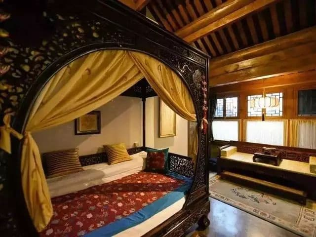 Dọn kho thấy chiếc chiếu cũ, ai ngờ đó là báu vật gần 70 tỷ - Hình 8 Don kho thay chiec chieu cu, ai ngo do la bau vat gan 70 ty-Hinh-8